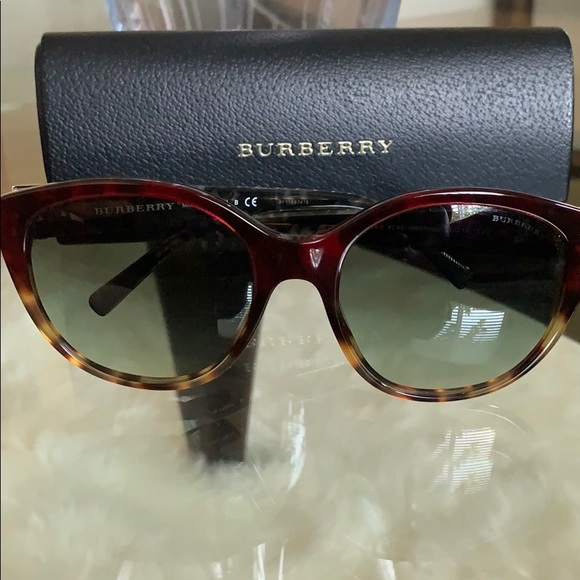 Burberry Accessories - 💯💥Authentic Burberry Women’s Sunglasses 🕶💥